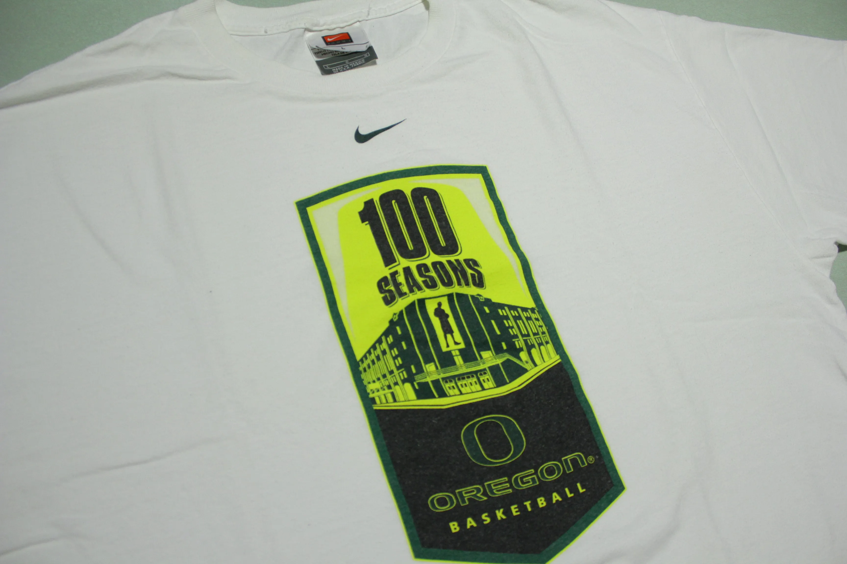 Oregon Ducks 2002 100 Seasons Vintage Nike Basketball Center Swoosh T-Shirt