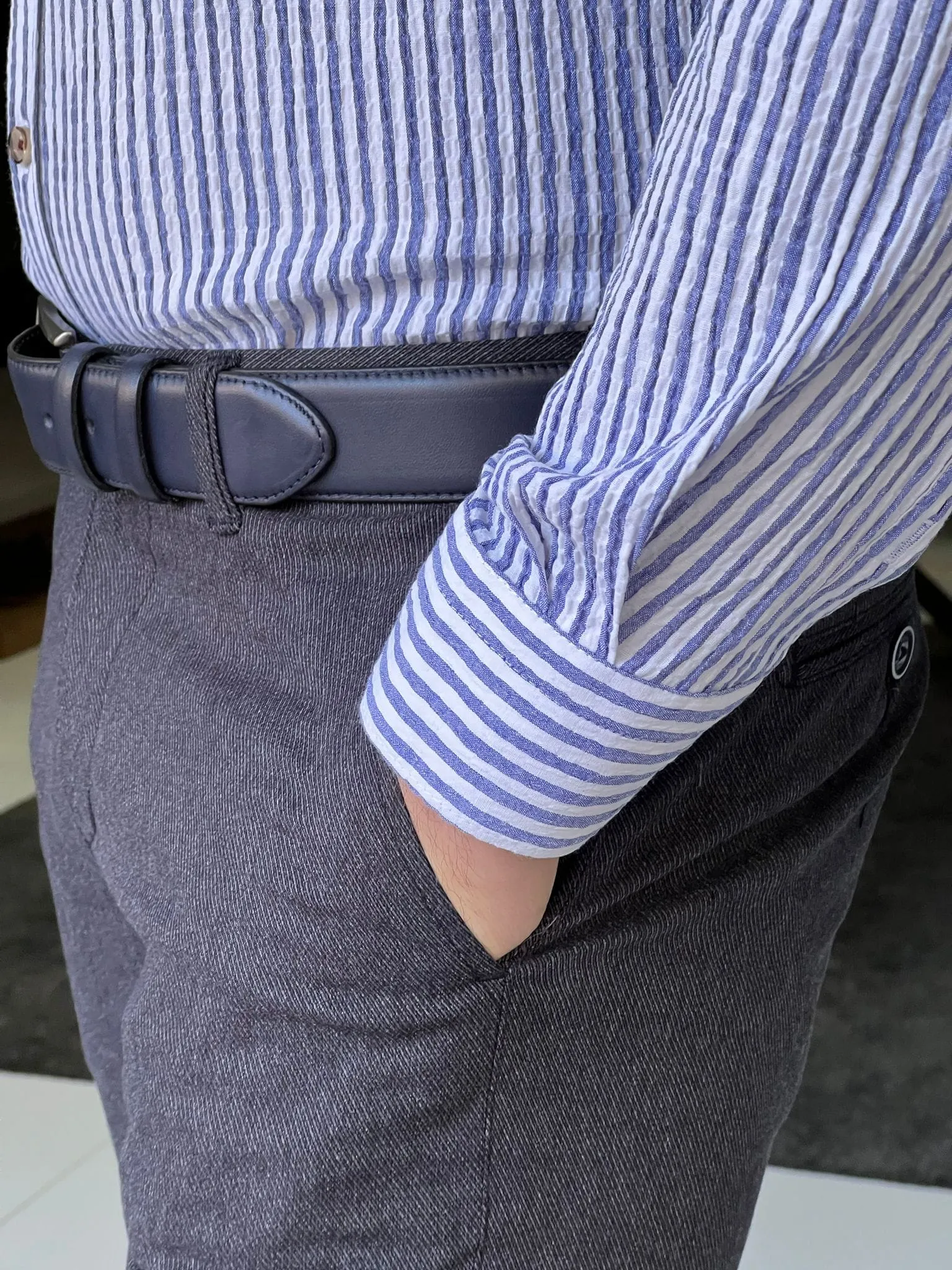 Slim Fit Foldable Sleeve Seersucker Shirt