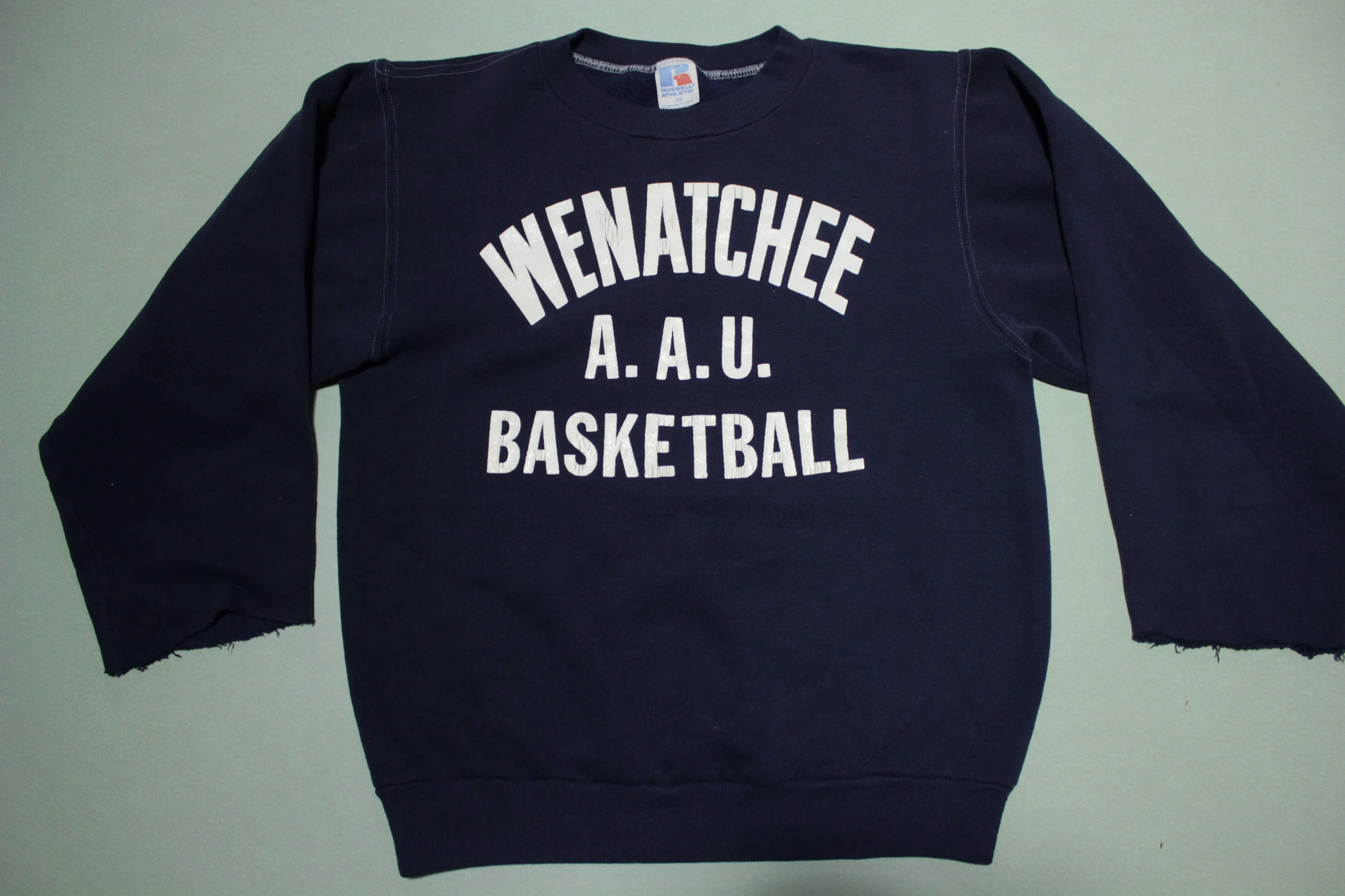 Wenatchee A.A.U Basketball Vintage 90's Russell Cut Off Sleeve Crewneck Sweatshirt